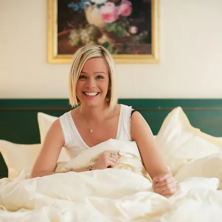 Eschenhof & ホテル 3*